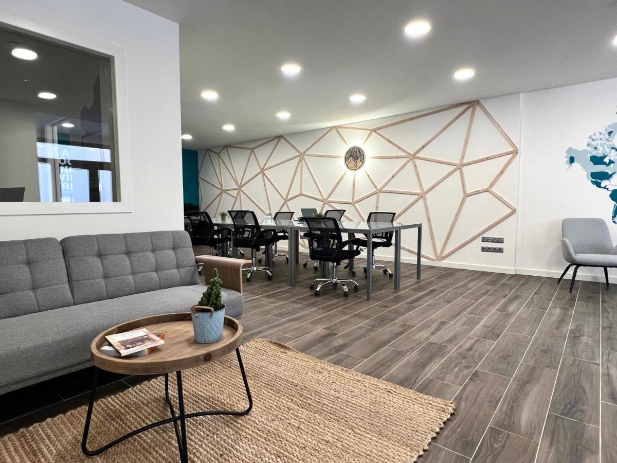 Espot Cowork & Apartments - L'Amfitriona Eksteriør billede