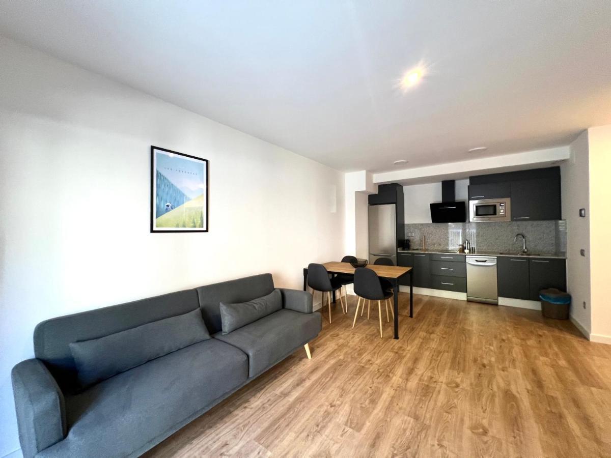 Espot Cowork & Apartments - L'Amfitriona Eksteriør billede